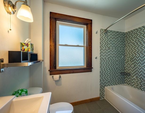 22 W Center St, Northampton, MA 01062