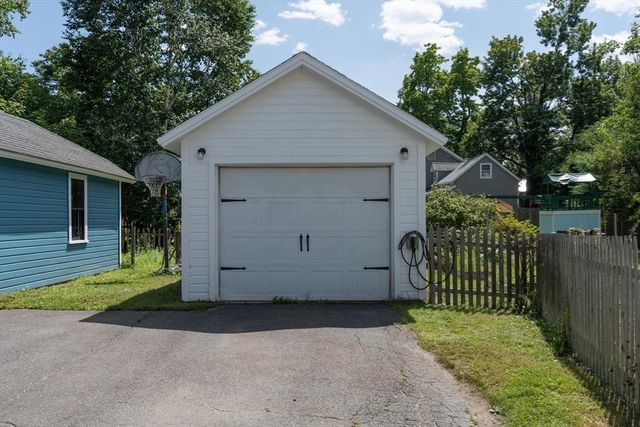 22 W Center St, Northampton, MA 01062