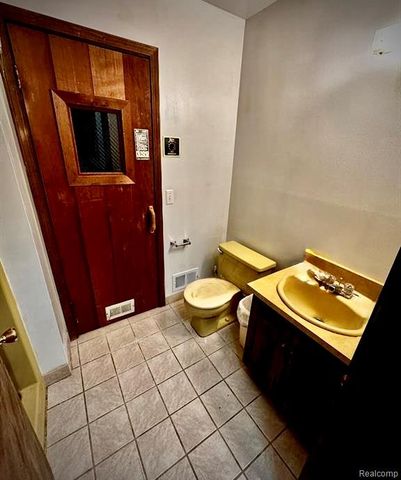 1250 Club Drive, Bloomfield Hills, MI 48302