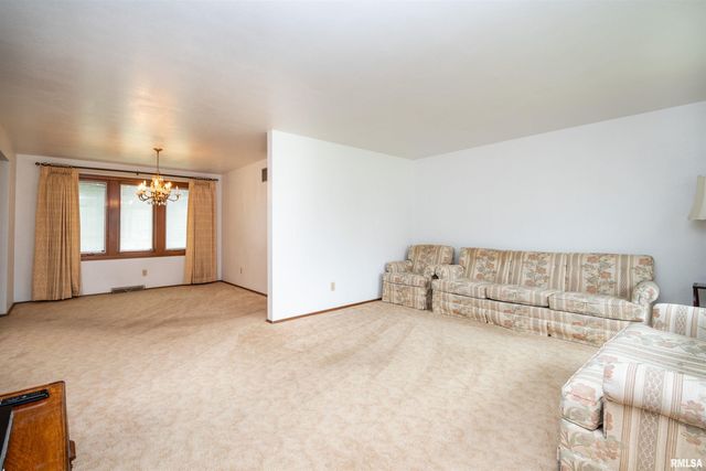 5210 W AIRWAYS Road, Peoria, IL 61607