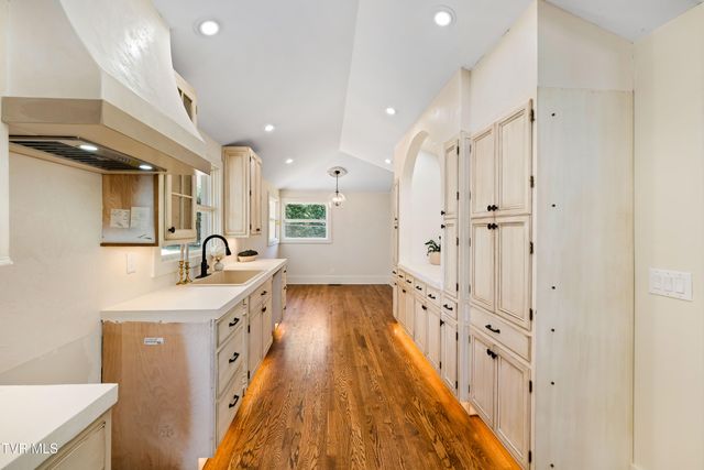 2108 Tallwood Drive, Kingsport, TN 37660