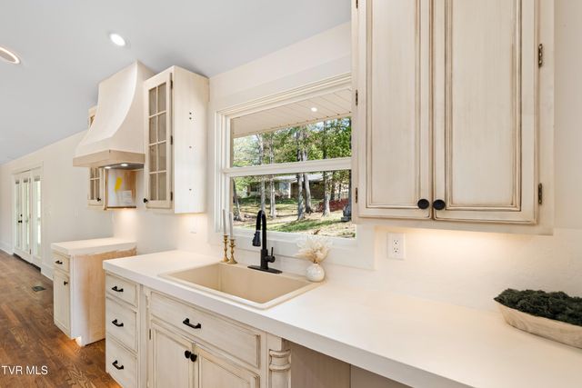 2108 Tallwood Drive, Kingsport, TN 37660