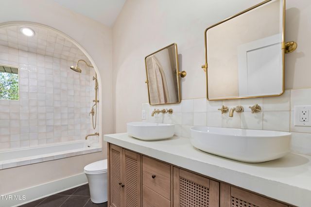 2108 Tallwood Drive, Kingsport, TN 37660