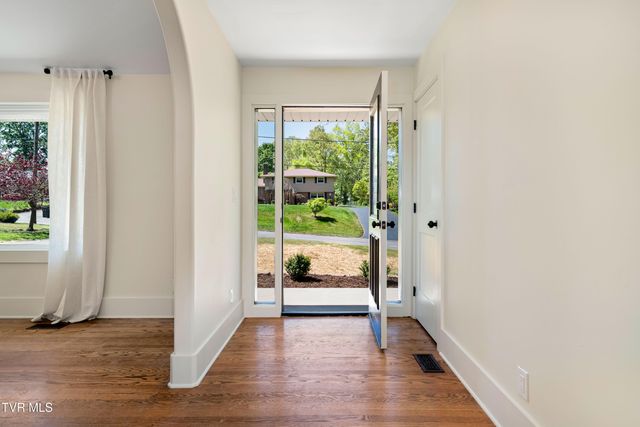 2108 Tallwood Drive, Kingsport, TN 37660