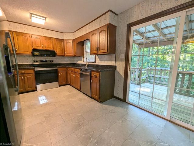 115 Forest Park Drive, Thomasville, NC 27360