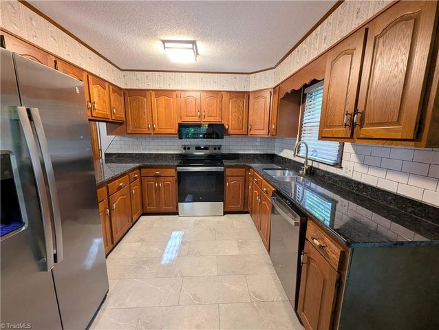 115 Forest Park Drive, Thomasville, NC 27360