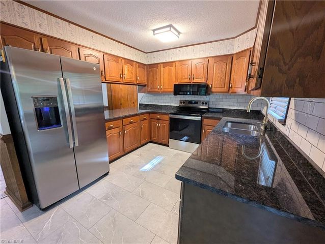 115 Forest Park Drive, Thomasville, NC 27360