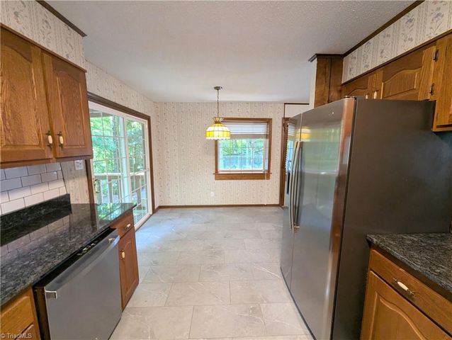 115 Forest Park Drive, Thomasville, NC 27360