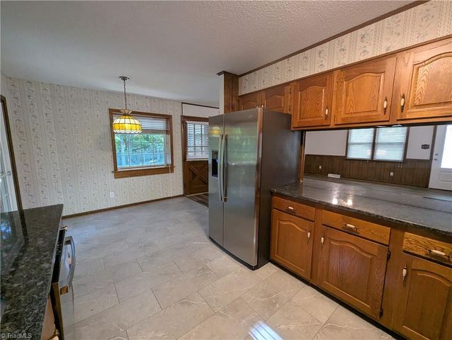 115 Forest Park Drive, Thomasville, NC 27360
