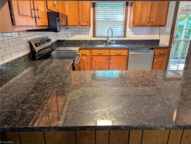 115 Forest Park Drive, Thomasville, NC 27360