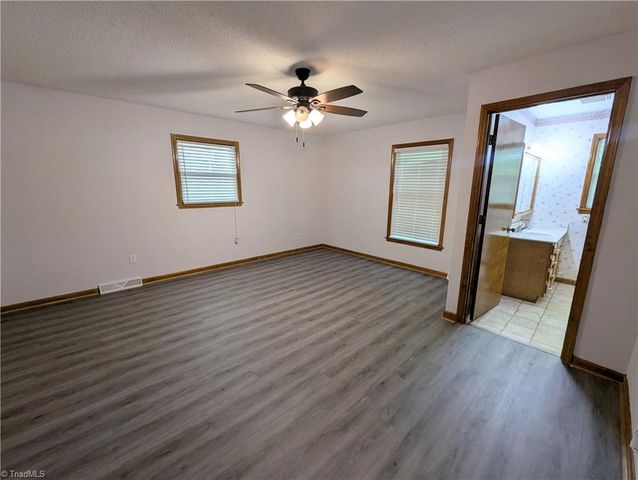 115 Forest Park Drive, Thomasville, NC 27360