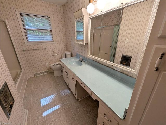 115 Forest Park Drive, Thomasville, NC 27360