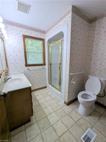 115 Forest Park Drive, Thomasville, NC 27360