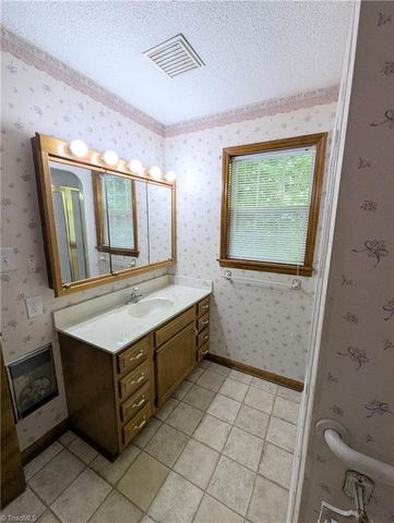 115 Forest Park Drive, Thomasville, NC 27360