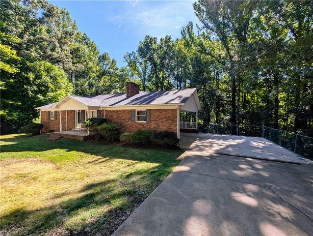 115 Forest Park Drive, Thomasville, NC 27360