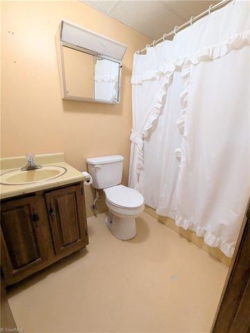 115 Forest Park Drive, Thomasville, NC 27360
