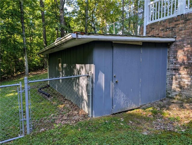 115 Forest Park Drive, Thomasville, NC 27360