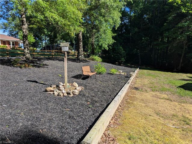 115 Forest Park Drive, Thomasville, NC 27360