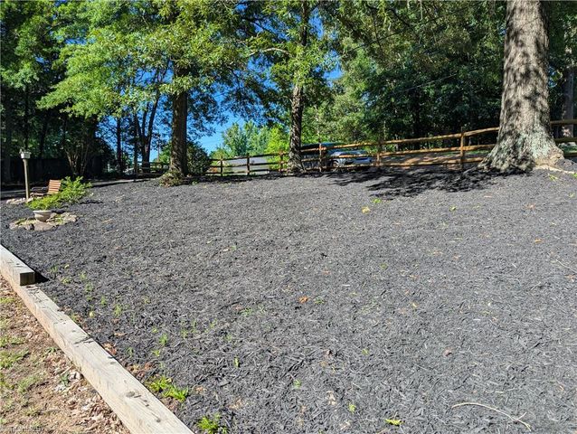 115 Forest Park Drive, Thomasville, NC 27360