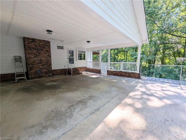 115 Forest Park Drive, Thomasville, NC 27360