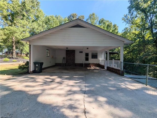 115 Forest Park Drive, Thomasville, NC 27360