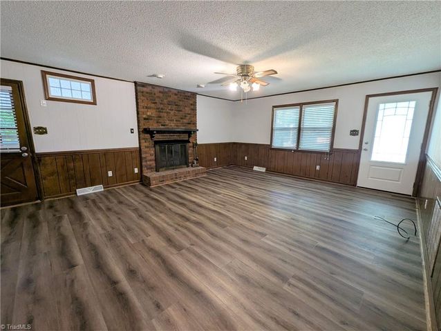 115 Forest Park Drive, Thomasville, NC 27360