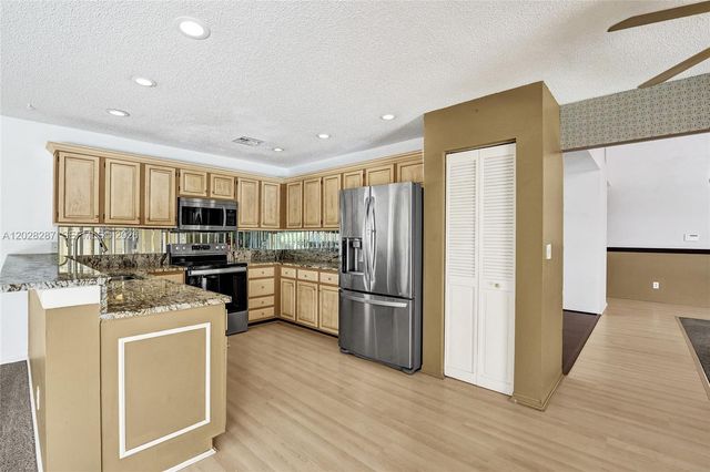 8860 Southern Orchard Rd S, Davie, FL 33328