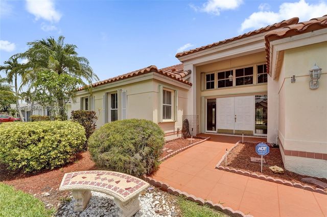 8860 Southern Orchard Rd S, Davie, FL 33328