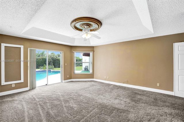 8860 Southern Orchard Rd S, Davie, FL 33328