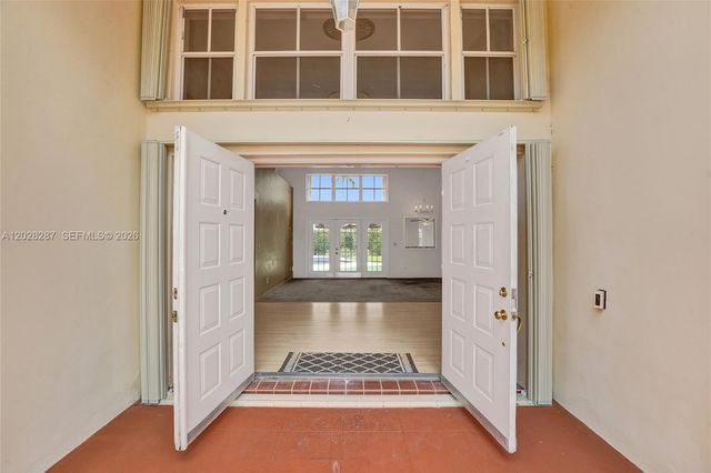 8860 Southern Orchard Rd S, Davie, FL 33328