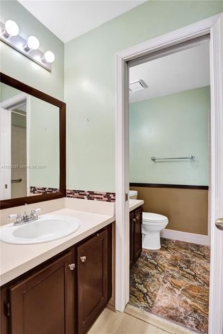 8860 Southern Orchard Rd S, Davie, FL 33328