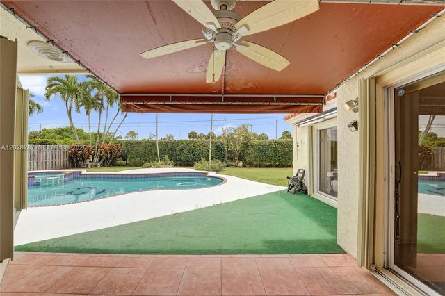 8860 Southern Orchard Rd S, Davie, FL 33328