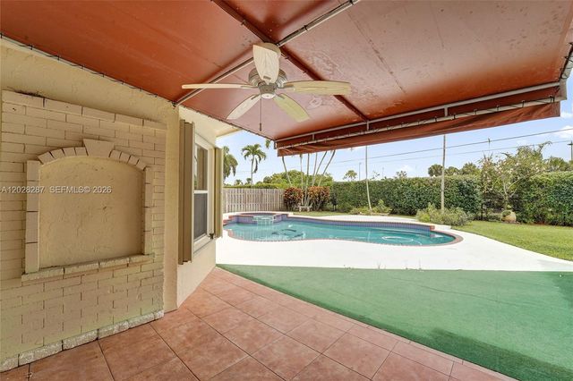 8860 Southern Orchard Rd S, Davie, FL 33328
