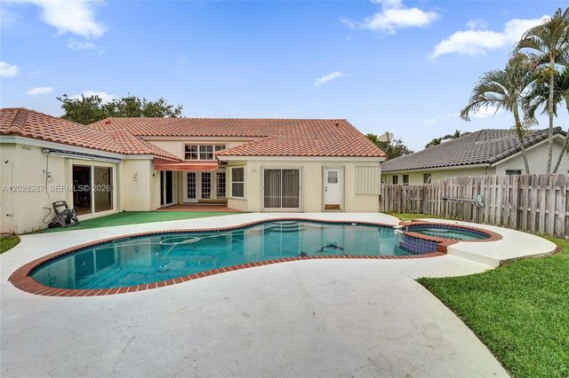 8860 Southern Orchard Rd S, Davie, FL 33328