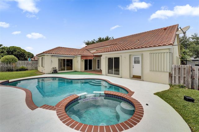 8860 Southern Orchard Rd S, Davie, FL 33328