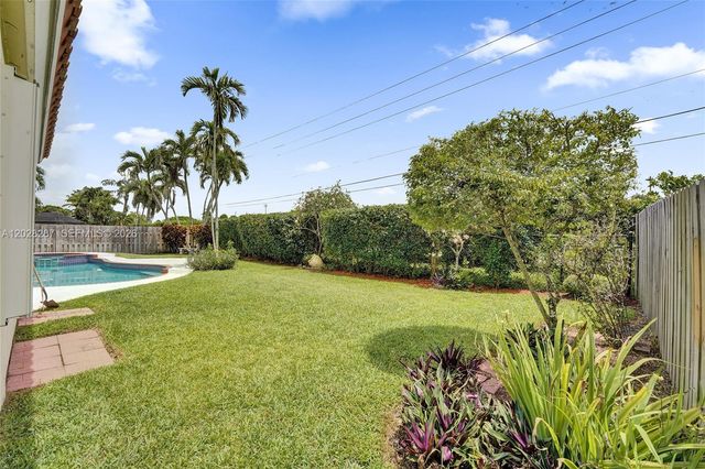 8860 Southern Orchard Rd S, Davie, FL 33328