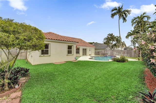 8860 Southern Orchard Rd S, Davie, FL 33328
