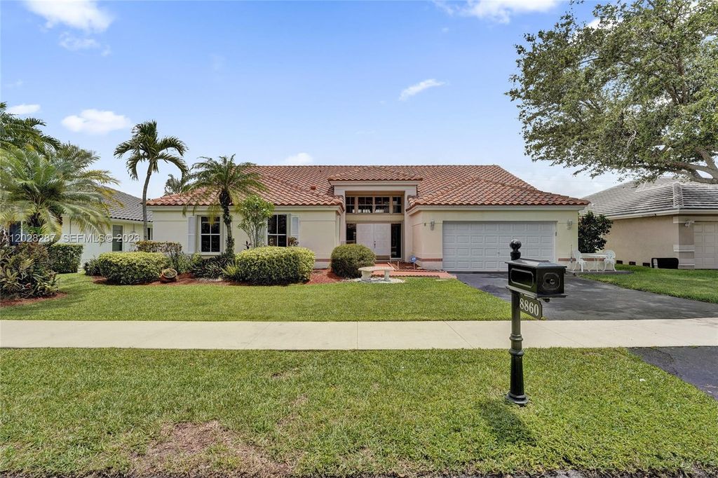 8860 Southern Orchard Rd S, Davie, FL 33328