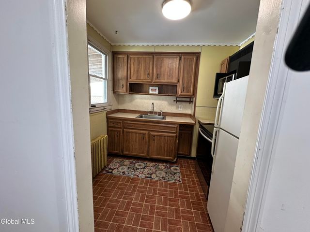 4 Woodrow Road, Amsterdam, NY 12010