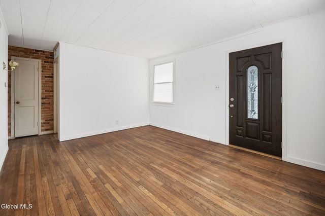 4 Woodrow Road, Amsterdam, NY 12010