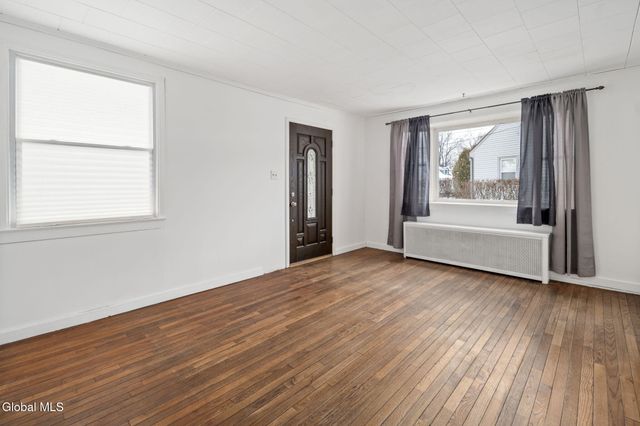 4 Woodrow Road, Amsterdam, NY 12010