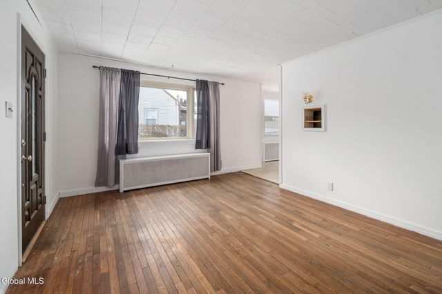 4 Woodrow Road, Amsterdam, NY 12010