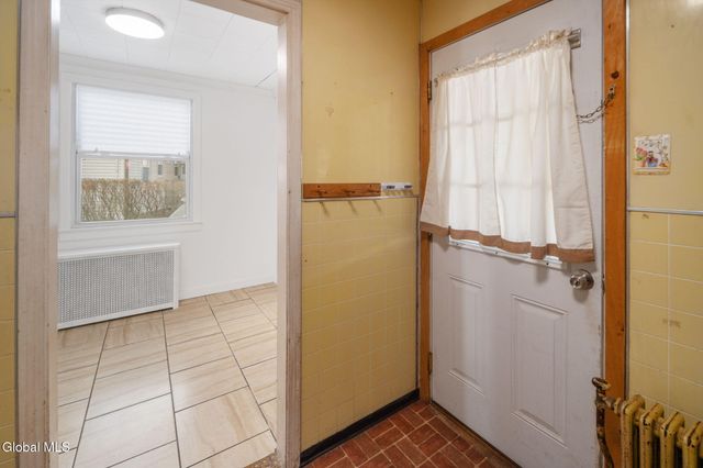 4 Woodrow Road, Amsterdam, NY 12010