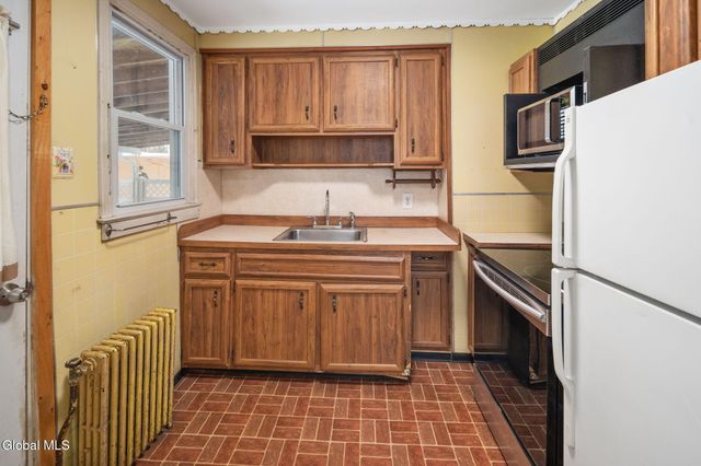 4 Woodrow Road, Amsterdam, NY 12010