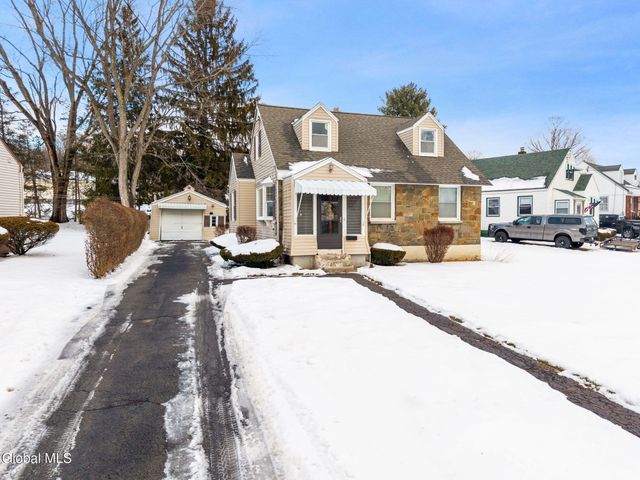 4 Woodrow Road, Amsterdam, NY 12010