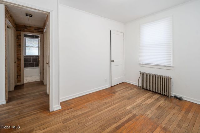 4 Woodrow Road, Amsterdam, NY 12010