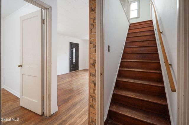 4 Woodrow Road, Amsterdam, NY 12010