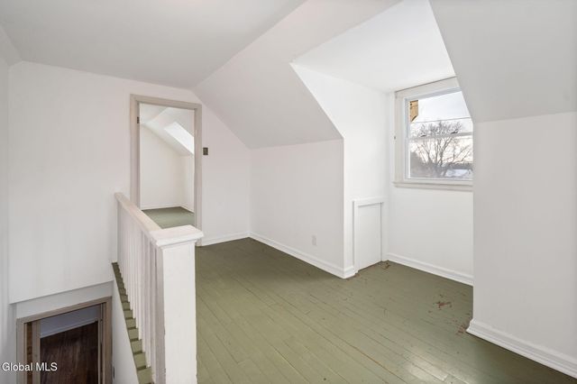 4 Woodrow Road, Amsterdam, NY 12010