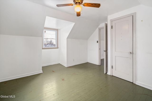 4 Woodrow Road, Amsterdam, NY 12010