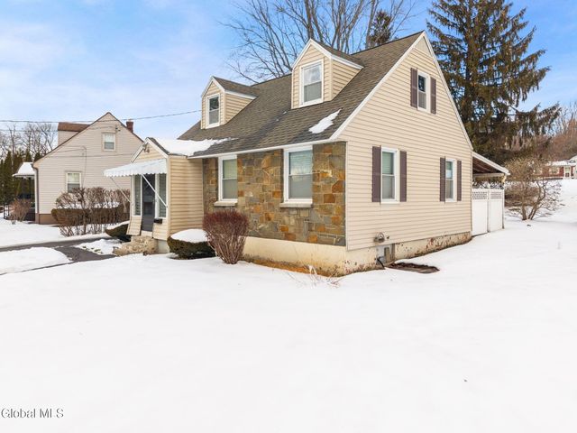 4 Woodrow Road, Amsterdam, NY 12010